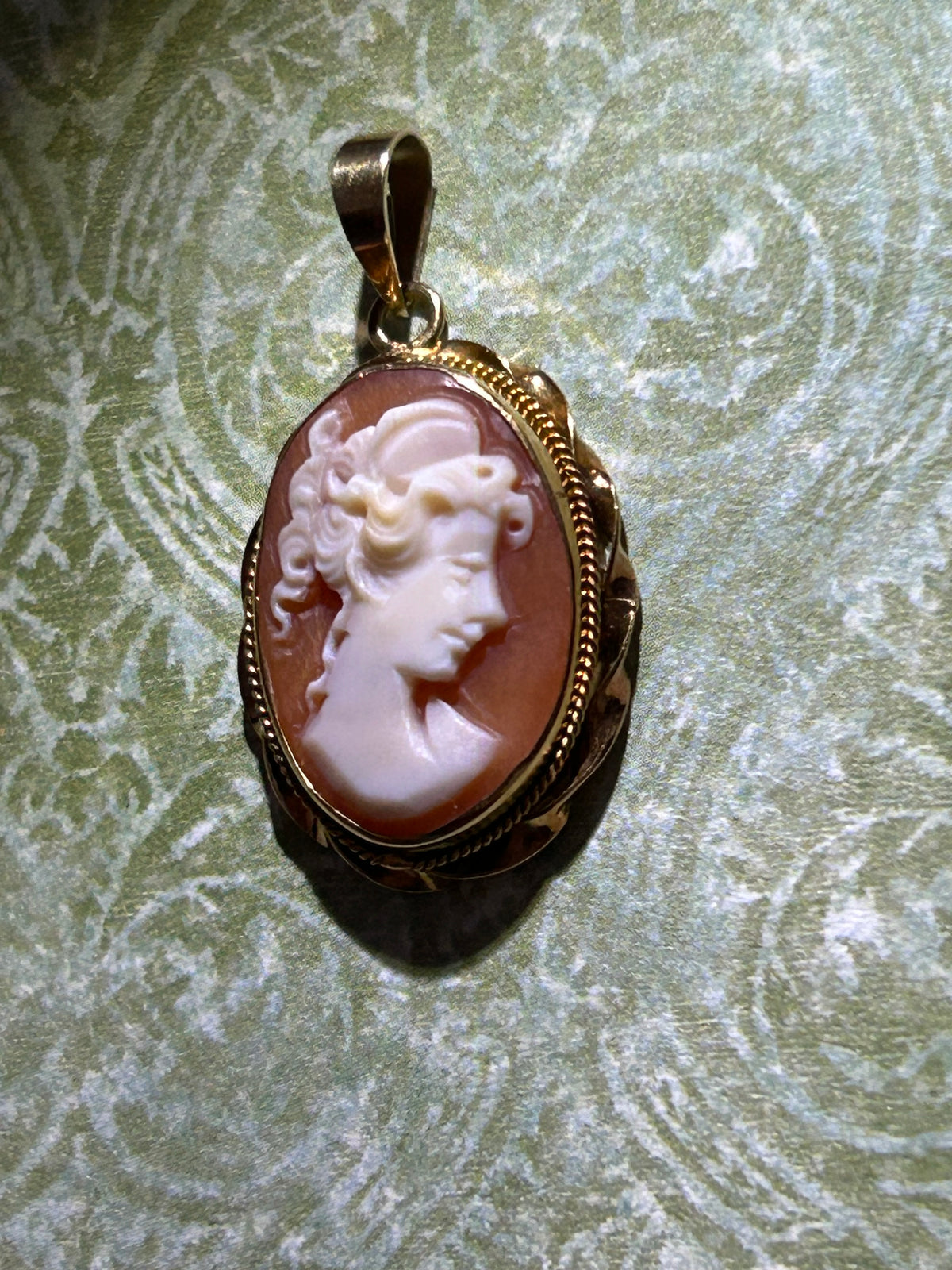 14 karat carved shell cameo