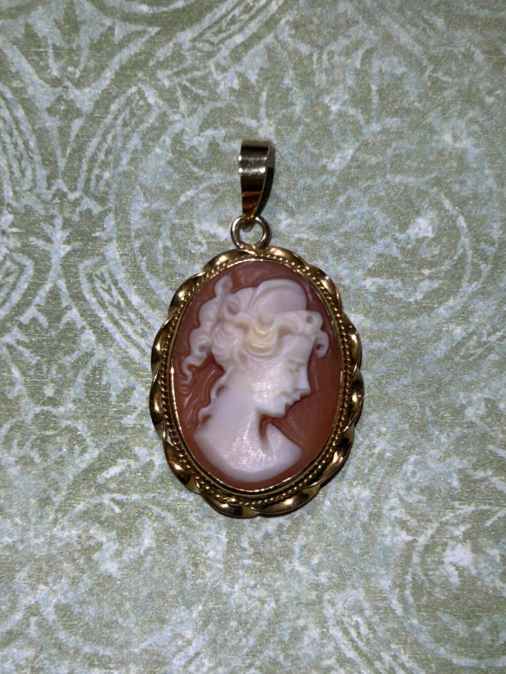 14 karat carved shell cameo