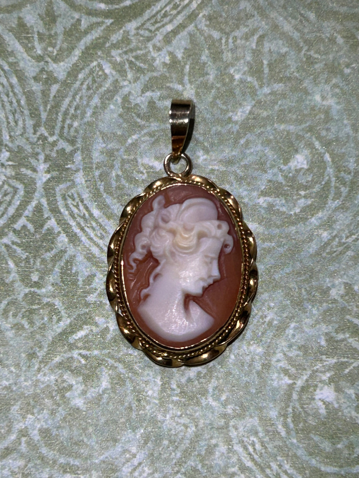 14 karat carved shell cameo