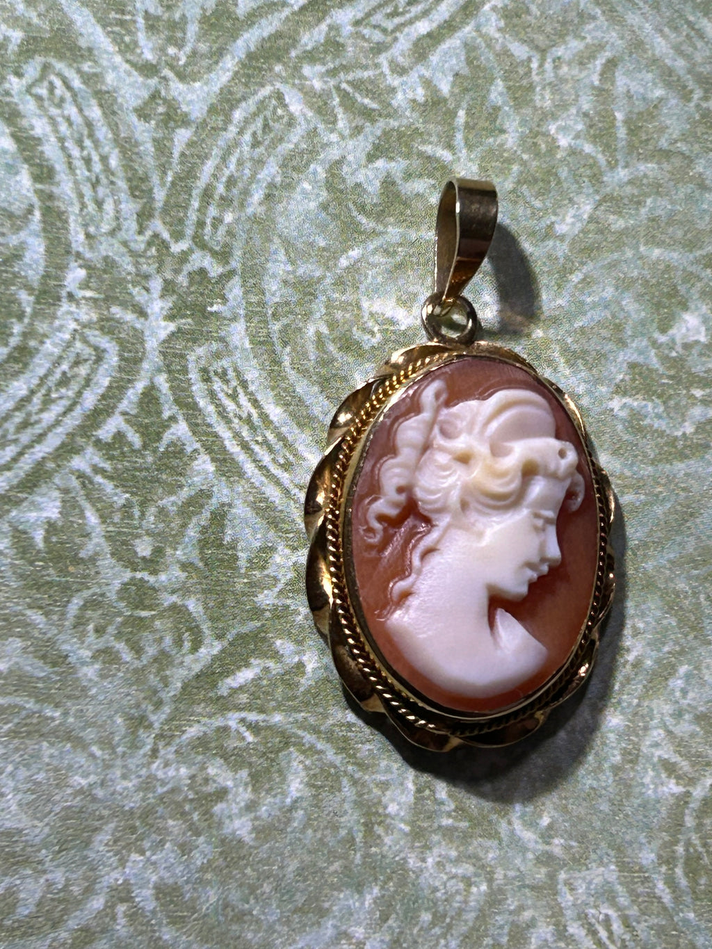14 karat carved shell cameo