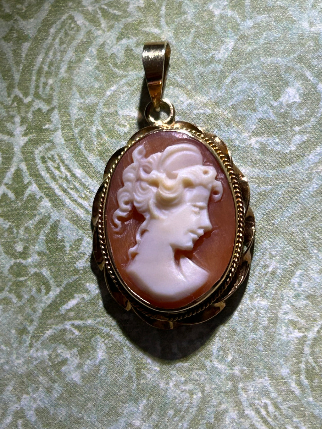 14 karat carved shell cameo